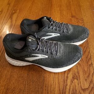 Brooks Revel 3 Running Shoes Womens Size 9 B Black Sneakers Style 1203021B012.